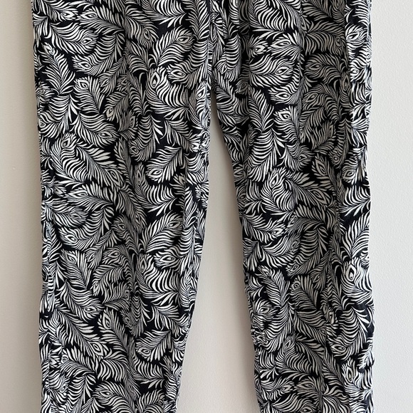 H&M Black and White Feather Print Ankle Pants, Fun Flowy Pants, Size 12 - Picture 3 of 15
